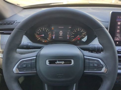 Used 2024 Jeep Compass Latitude image 30
