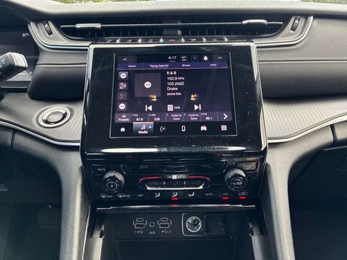 Used 2023 Jeep Grand Cherokee L Laredo RWD image 21