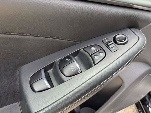 Used 2022 Nissan Maxima SV w/ Floor Mat Group FWD image 6