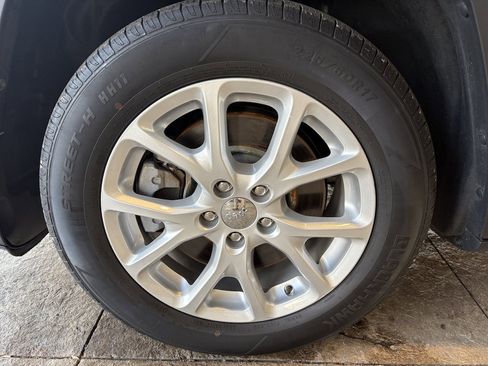 Used 2018 Jeep Cherokee Latitude image 10