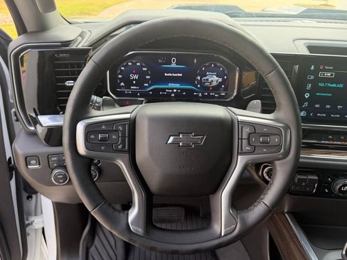 Used 2025 Chevrolet Silverado 1500 LT Trail Boss w/ Convenience Package II AWD/4WD image 34