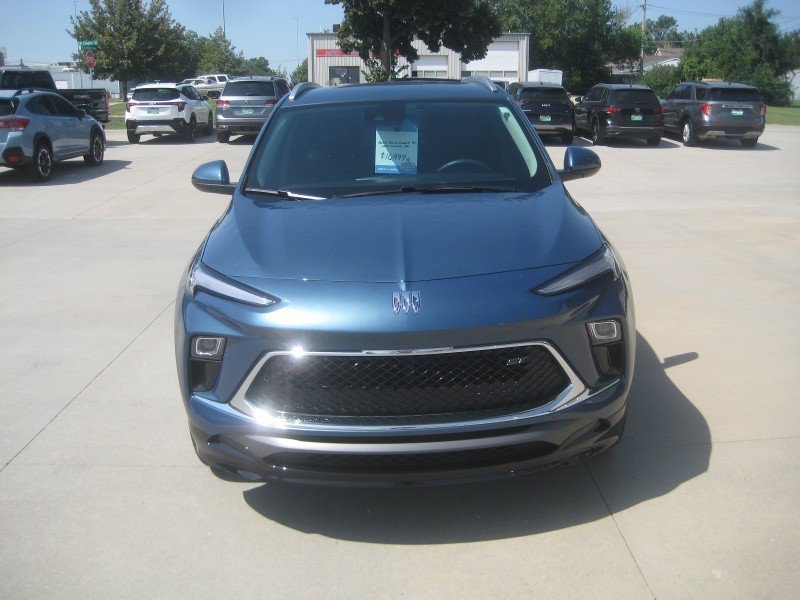 Used 2025 Buick Encore GX Sport Touring FWD image 3