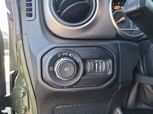 Used 2021 Jeep Wrangler Sport AWD/4WD image 28