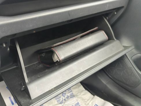 Used 2019 Toyota RAV4 XLE Premium image 32