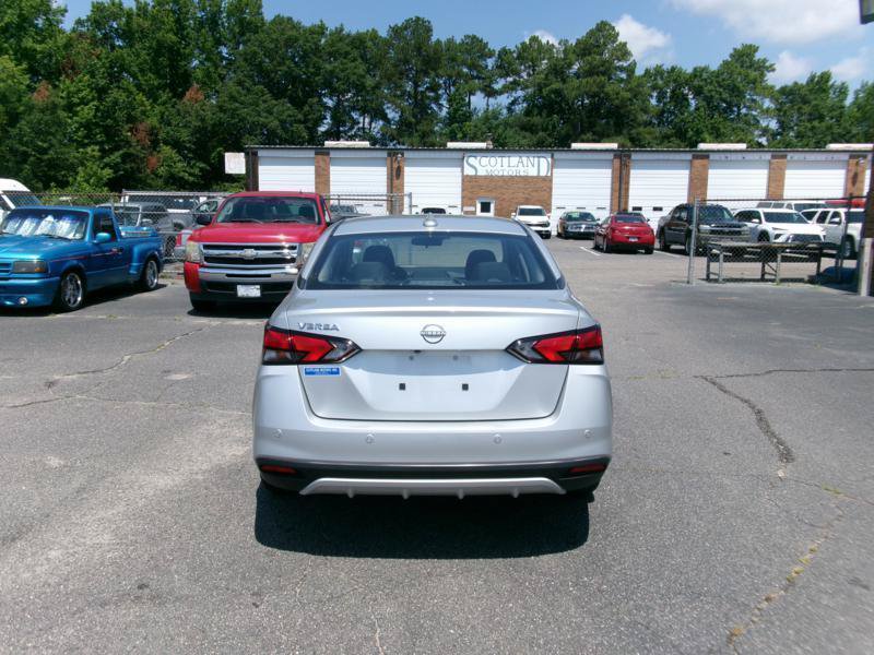 Used 2025 Nissan Versa SV FWD image 7