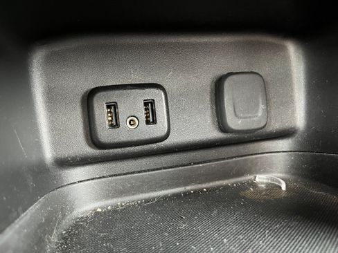 Used 2018 Chevrolet Equinox LT w/ Sun & Infotainment Package FWD image 18