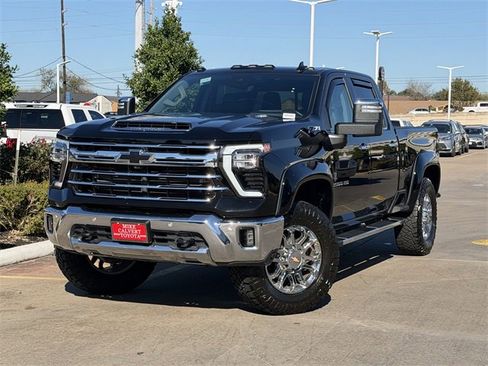 Used 2024 Chevrolet Silverado 2500 LTZ w/ LTZ Convenience Package image 2