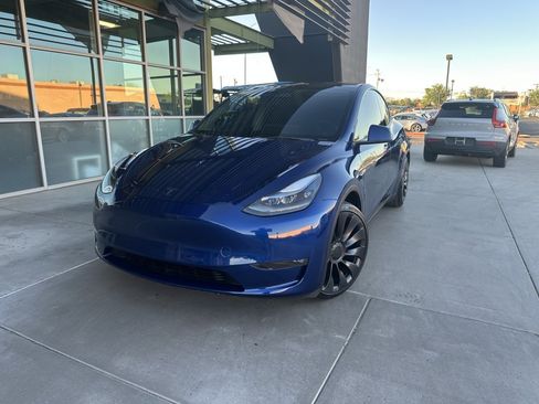 Used 2023 Tesla Model Y Performance image 2