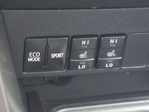 Used 2018 Toyota RAV4 SE w/ Advanced Technology Package AWD/4WD image 27
