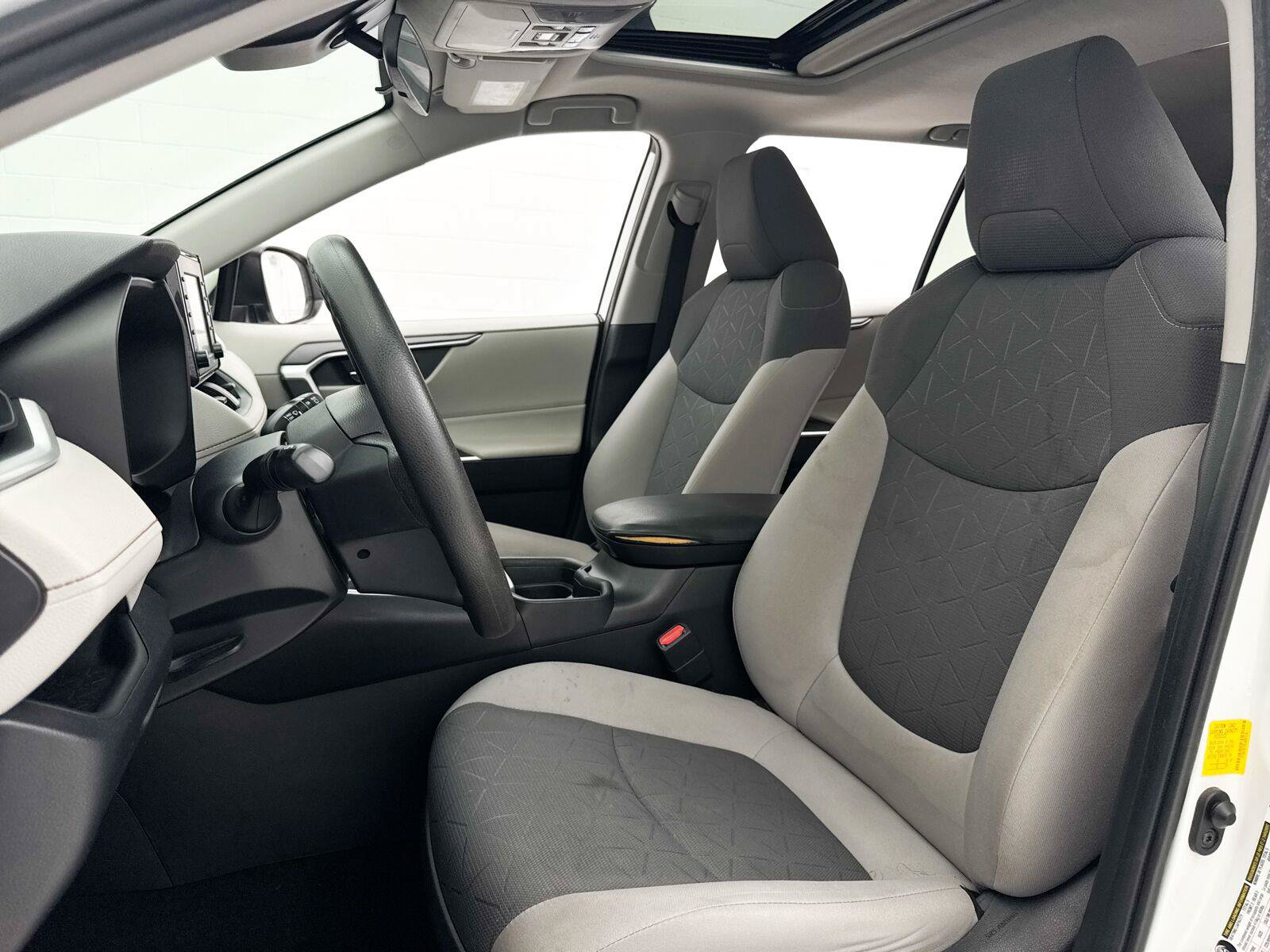 Used 2020 Toyota RAV4 XLE w/ Convenience Package FWD image 22