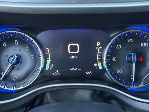 Used 2025 Chrysler Pacifica Select FWD image 21