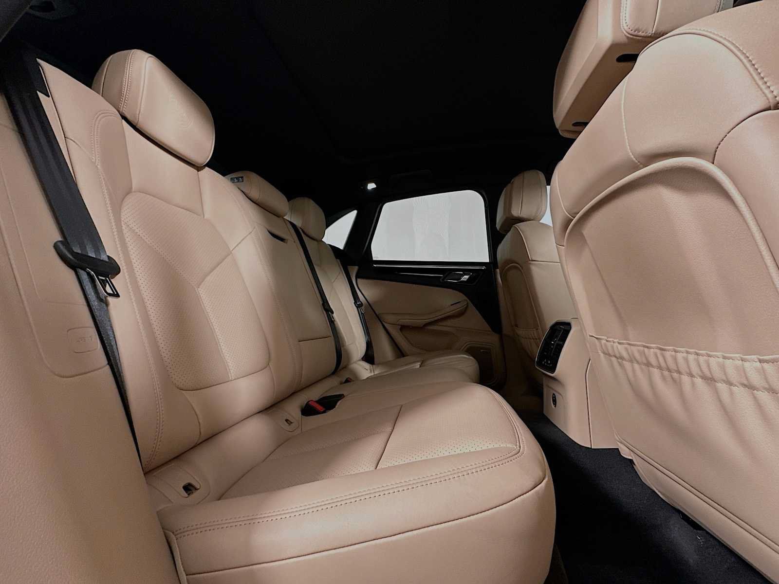Certified 2026 Porsche Macan AWD/4WD image 28