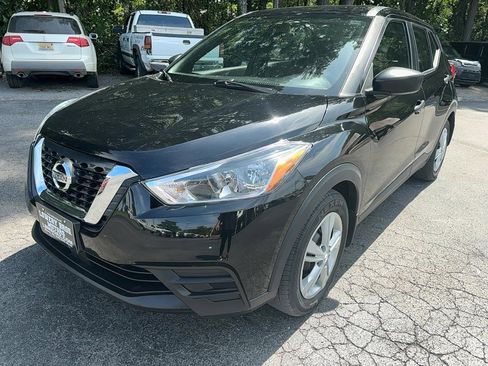 Used 2020 Nissan Kicks S image 2