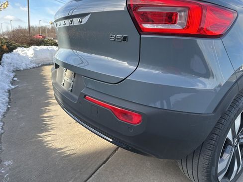 Certified 2023 Volvo XC40 B5 Ultimate w/ Protection Package Premier image 15