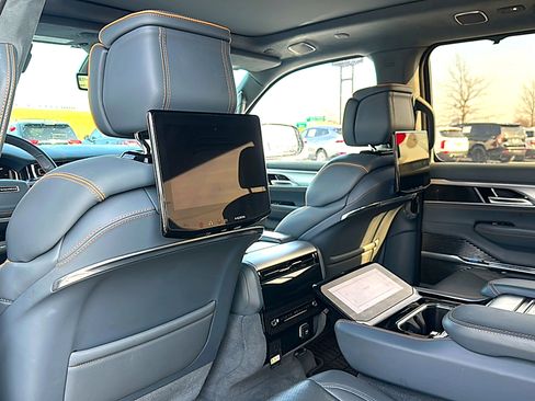 Used 2022 Jeep Grand Wagoneer Series III w/ Rear Seat Video Group 1 image 18