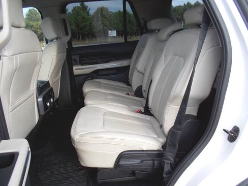 Used 2019 Ford Expedition Platinum image 12