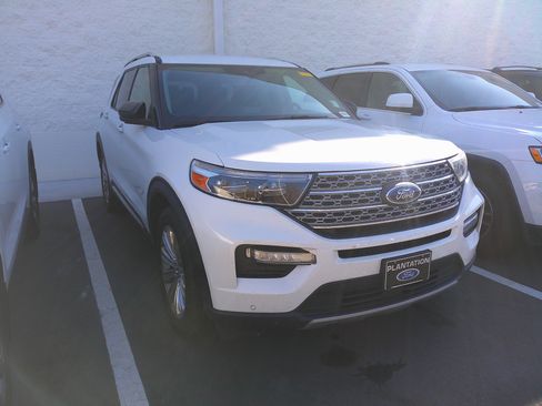 Used 2023 Ford Explorer Limited w/ Limited Technology Package image 2