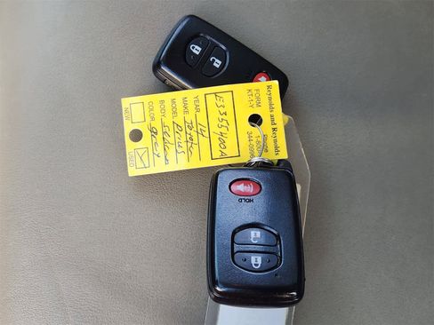 Used 2014 Toyota Prius V Five image 32