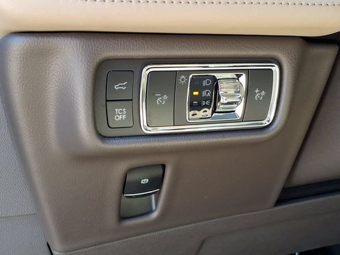 Used 2022 Lincoln Nautilus Reserve w/ Luxury Package AWD/4WD image 19