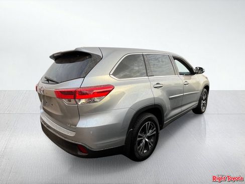 Certified 2018 Toyota Highlander Plus w/ Carpet Mat Package (TMS) AWD/4WD image 4