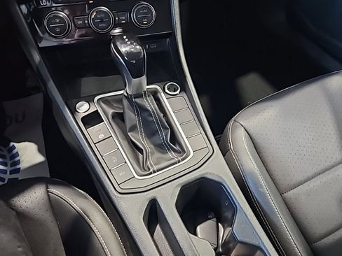 Used 2024 Volkswagen Jetta SE image 29