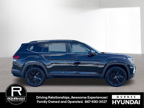 Used 2024 Volkswagen Atlas SE w/ Black Wheel Package image 11