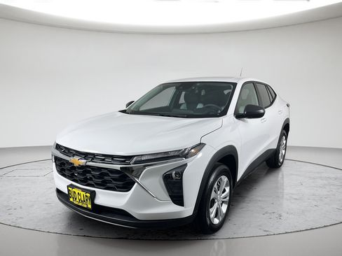 New 2026 Chevrolet Trax LS FWD image 7