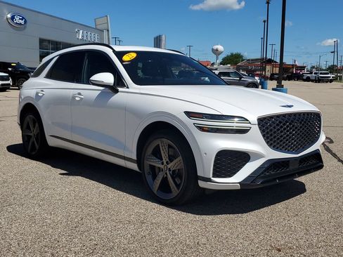 Used 2022 Genesis GV70 3.5T Sport w/ Sport Prestige Package AWD/4WD image 3