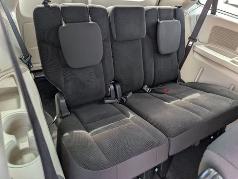 Used 2019 Dodge Grand Caravan SE FWD image 6