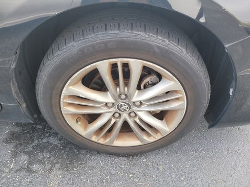 Used 2016 Toyota Camry SE image 9