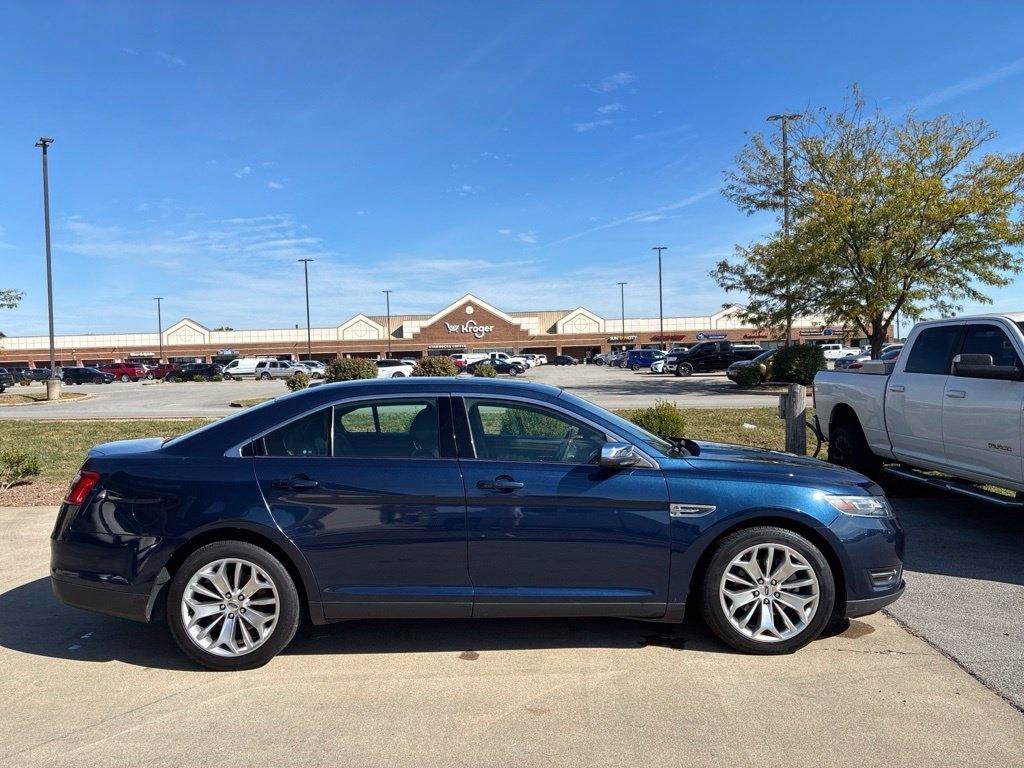 Used 2016 Ford Taurus Limited FWD image 3