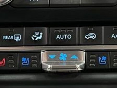 Used 2024 Ford Expedition Max XLT image 39