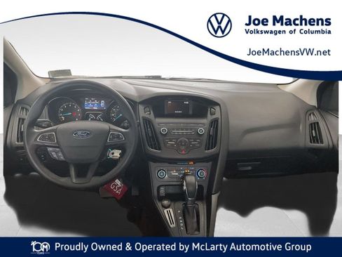 Used 2018 Ford Focus SE image 1