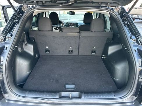 Used 2021 Jeep Cherokee Latitude FWD image 26