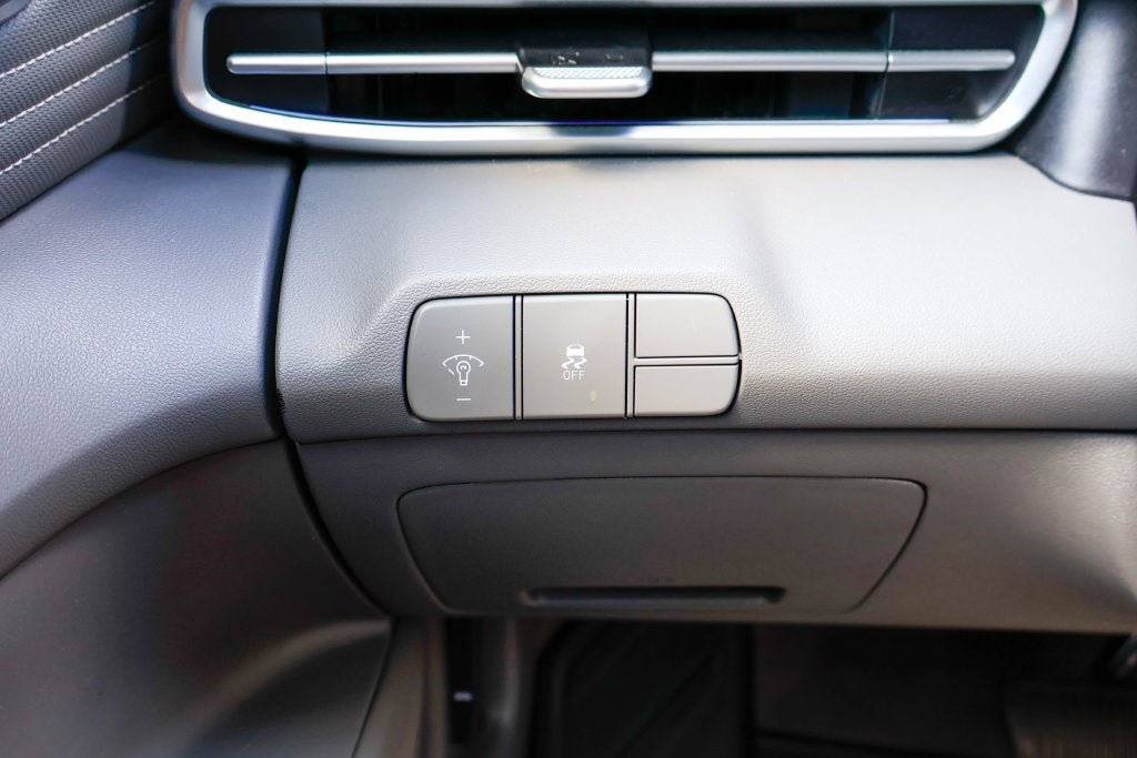 Used 2025 Hyundai Elantra SEL FWD image 18