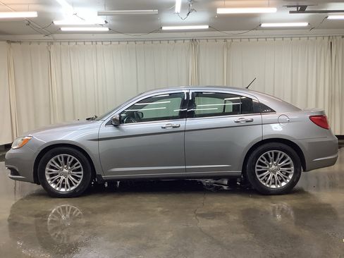 Used 2013 Chrysler 200 Limited image 9
