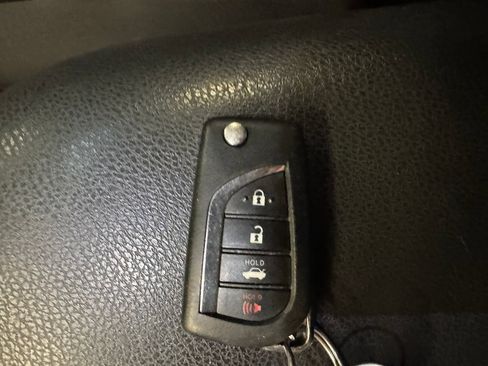 Used 2019 Toyota Camry LE FWD image 17