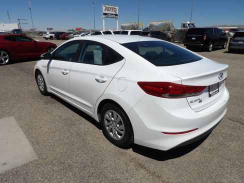Used 2018 Hyundai Elantra SE FWD image 6
