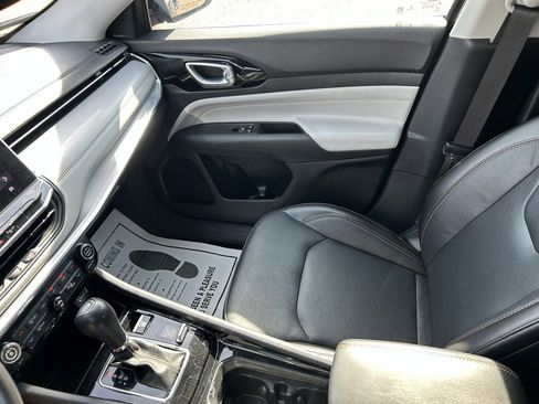 Used 2022 Jeep Compass Limited image 16