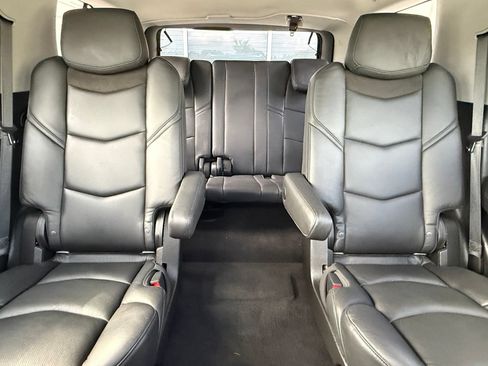 Used 2019 Cadillac Escalade Luxury AWD/4WD image 40