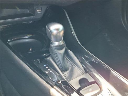 Used 2020 Toyota C-HR XLE FWD image 12