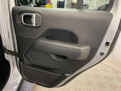 Used 2023 Jeep Wrangler Unlimited Sahara AWD/4WD image 14