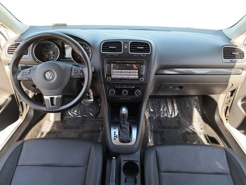 Used 2014 Volkswagen Jetta SportWagen image 9