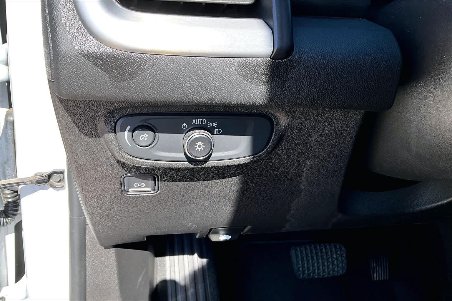 Used 2022 GMC Terrain SLE w/ Driver Convenience Package FWD image 33