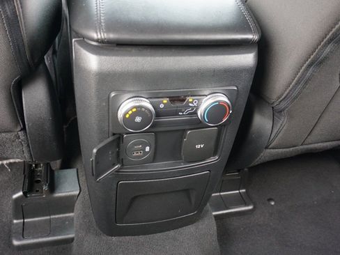 Used 2022 Ford Explorer XLT image 28