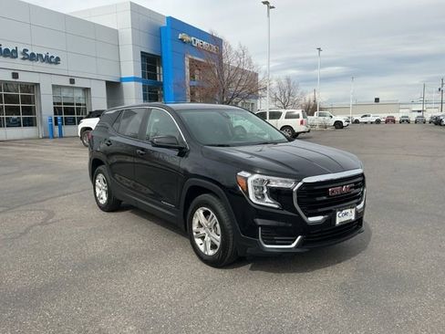 Used 2024 GMC Terrain SLE image 1