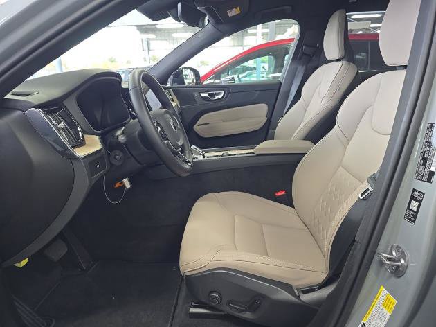 Certified 2026 Volvo XC60 B5 Plus AWD/4WD image 4