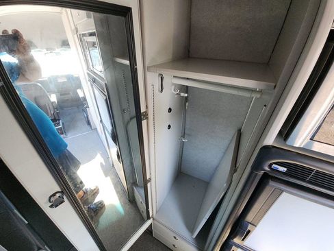 Used 2011 Mercedes-Benz Sprinter 2500 image 31