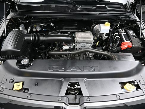 Used 2024 RAM 1500 Laramie AWD/4WD image 8