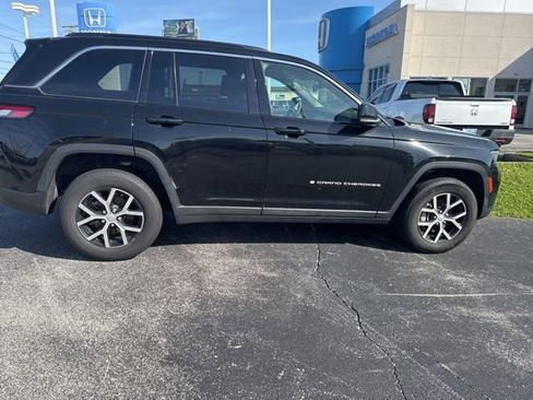 Used 2024 Jeep Grand Cherokee Limited w/ Trailer Tow Package AWD/4WD image 6